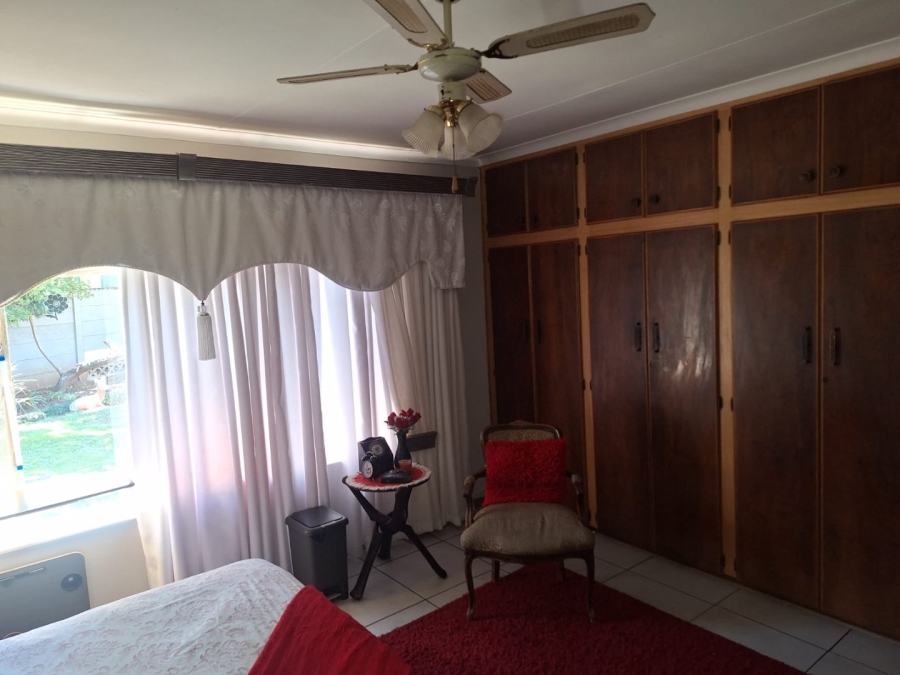 4 Bedroom Property for Sale in Pellissier Free State